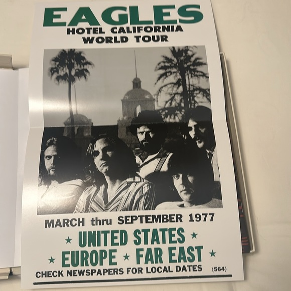 EAGLES Hotel California: 40th ANNIVERSARY DXEdition 2 CDs 1 Blu-ray Posters Book - Picture 3 of 9